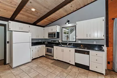 1066 Paradise Way, Big Bear City, CA 92314 - Photo 20