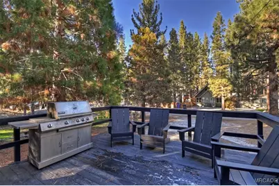 1018 Robinhood Boulevard, Big Bear City, CA 92314 - Photo 4