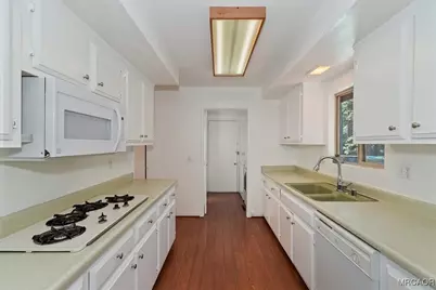 383 Catalina Road, Big Bear Lake, CA 92315 - Photo 16