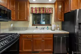 391 Montclair Dr, Big Bear City, CA 92314 - Photo 10