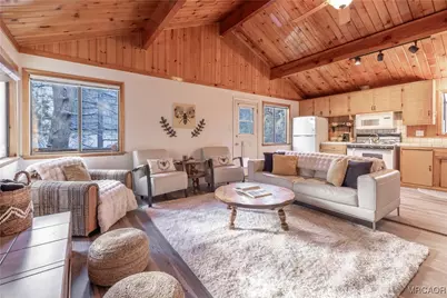 107 E Aeroplane Boulevard, Big Bear City, CA 92314 - Photo 6