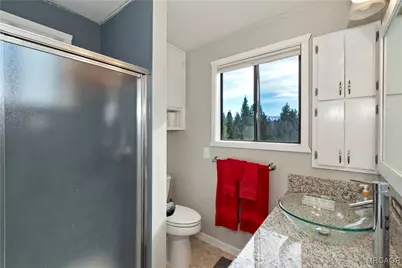 39676 Oakglen Road, Fawnskin, CA 92333 - Photo 18