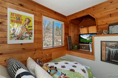 39676 Oakglen Road, Fawnskin, CA 92333 - Photo 16