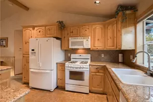 200 Muroc Dr, Big Bear City, CA 92314 - Photo 12