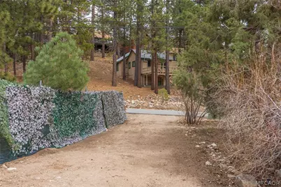 1070 Comanche Drive, Fawnskin, CA 92333 - Photo 12