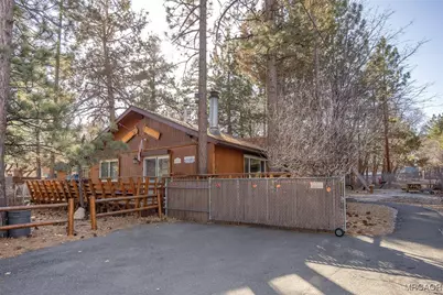 390 Spruce Lane, Sugarloaf, CA 92386 - Photo 2