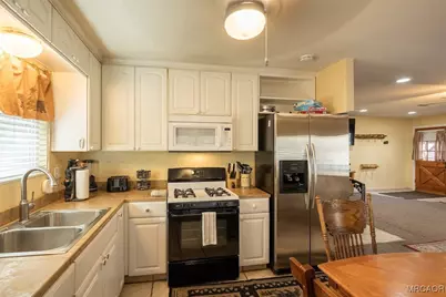 390 Spruce Lane, Sugarloaf, CA 92386 - Photo 8