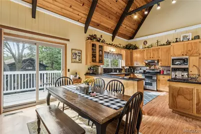 200 Birchwood Drive, Lake Arrowhead, CA 92317 - Photo 4