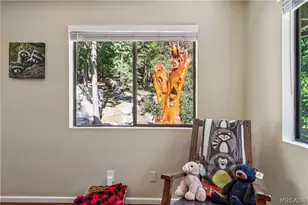 25089 Moon Dr, Crestline, CA 92325 - Photo 10