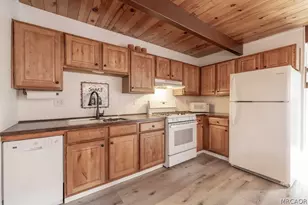 672 Holmes Ln, Sugarloaf, CA 92386 - Photo 8