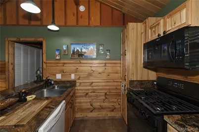 328 Wabash Lane, Sugarloaf, CA 92386 - Photo 10