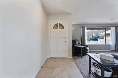 13115 Rolling Ridge Drive, Victorville, CA 92395 - Photo 10