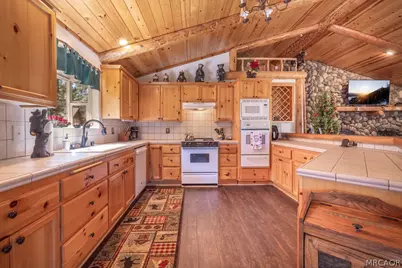42779 Castlewood Road, Big Bear Lake, CA 92315 - Photo 16