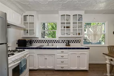 238 Bluebell Lane, Lake Arrowhead, CA 92352 - Photo 12