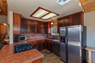 43850 Yosemite Drive, Big Bear Lake, CA 92315 - Photo 18