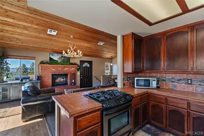 43850 Yosemite Drive, Big Bear Lake, CA 92315 - Photo 16