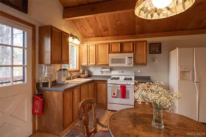 875 Santa Barbara Avenue, Sugarloaf, CA 92386 - Photo 22