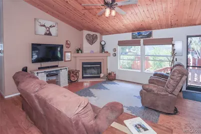 561 San Bernardino Avenue, Sugarloaf, CA 92386 - Photo 16