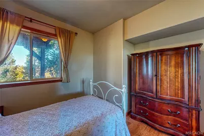 863 Grass Valley Road, Lake Arrowhead, CA 92352 - Photo 14