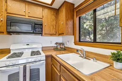 24950 Highland Drive, Crestline, CA 92325 - Photo 12