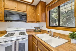 24950 Highland Dr, Crestline, CA 92325 - Photo 12