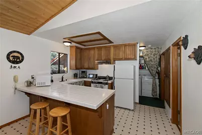 843 Victoria Lane, Sugarloaf, CA 92386 - Photo 12