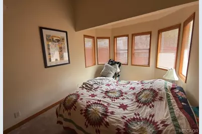 33466 Angeles Drive, Green Valley Lake, CA 92341 - Photo 10