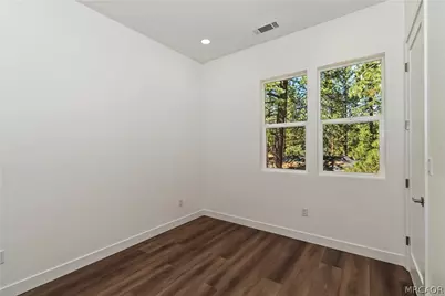 911 Sugarloaf Boulevard, Big Bear City, CA 92314 - Photo 30