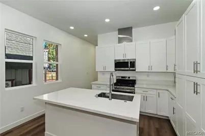 911 Sugarloaf Boulevard, Big Bear City, CA 92314 - Photo 10