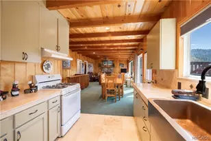 43656 Ridgecrest Dr, Big Bear Lake, CA 92315 - Photo 12