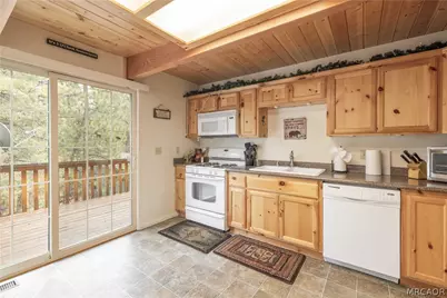 143 Santa Barbara Avenue, Sugarloaf, CA 92386 - Photo 8