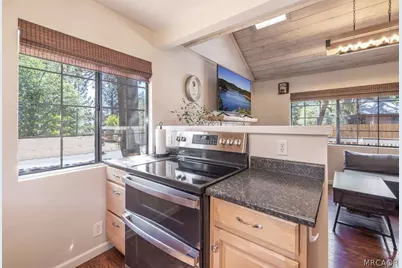 562 Wabash Lane, Sugarloaf, CA 92386 - Photo 6