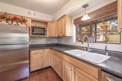 562 Wabash Lane, Sugarloaf, CA 92386 - Photo 8