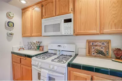 196 B Lane, Lake Arrowhead, CA 92352 - Photo 16