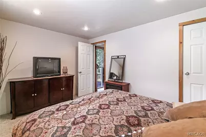 748 Lake Drive, Lake Arrowhead, CA 92352 - Photo 12