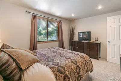 748 Lake Drive, Lake Arrowhead, CA 92352 - Photo 10