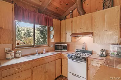 748 Lake Drive, Lake Arrowhead, CA 92352 - Photo 2