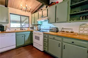 861 Thrush Dr, Big Bear Lake, CA 92315 - Photo 10