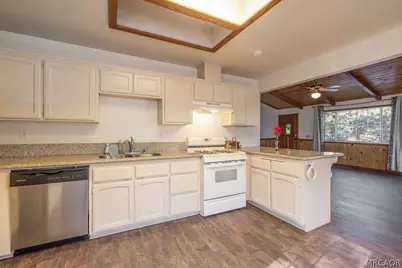252 Riverside Avenue, Sugarloaf, CA 92386 - Photo 10