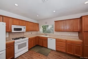 23938 Park Ln, Crestline, CA 92325 - Photo 10