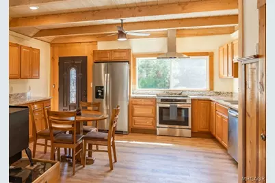 39961 Lakeview Drive, Big Bear Lake, CA 92315 - Photo 10