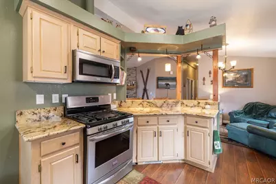 1035 W Fairway Boulevard, Big Bear City, CA 92314 - Photo 10