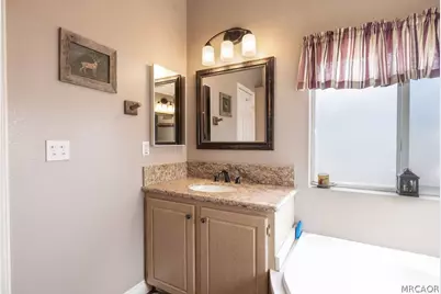 1035 W Fairway Boulevard, Big Bear City, CA 92314 - Photo 18