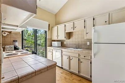 27821 Peninsula Drive N #315, Lake Arrowhead, CA 92352 - Photo 10