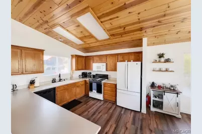 33159 Holcomb Creek Drive, Green Valley Lake, CA 92341 - Photo 6