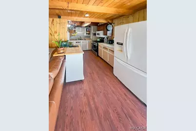 213 E Mountain View Boulevard, Big Bear City, CA 92314 - Photo 4