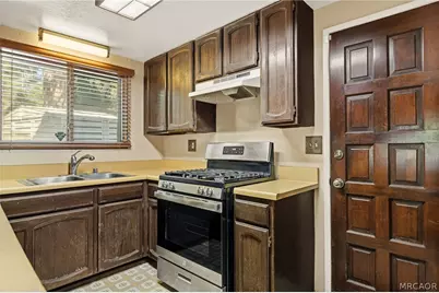 807 Grass Valley Road, Lake Arrowhead, CA 92352 - Photo 12