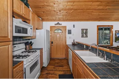 42979 Fern Avenue, Big Bear Lake, CA 92315 - Photo 14