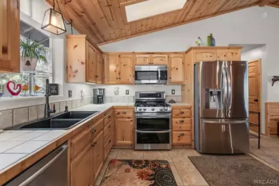 525 E Angeles Boulevard, Big Bear City, CA 92314 - Photo 10