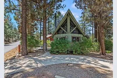 424 Garrick Way, Big Bear City, CA 92314 - Photo 2